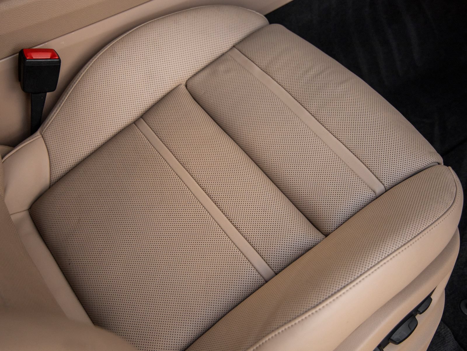 Certified 2023 Porsche Cayenne AWD/4WD image 44