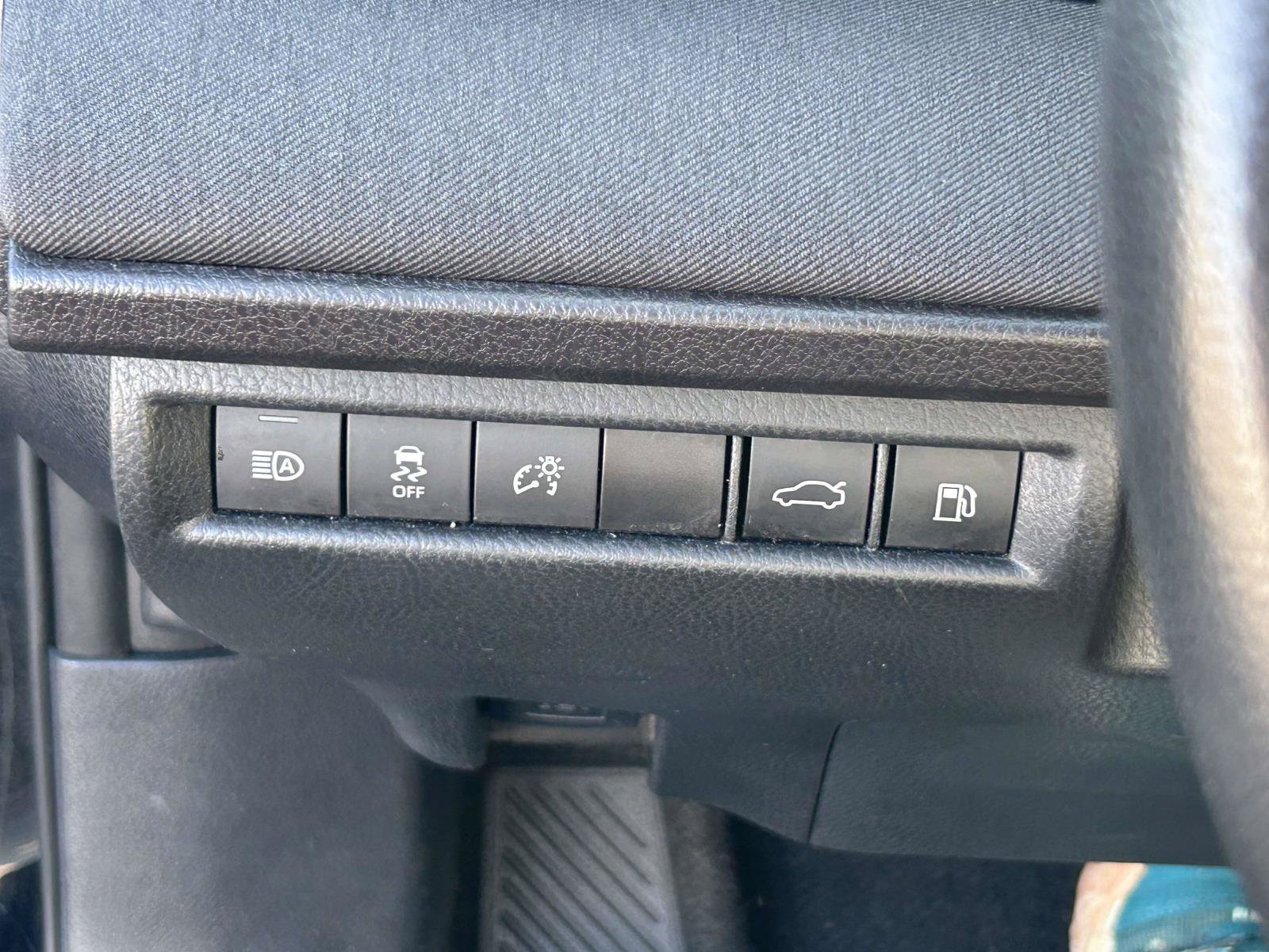 Used 2025 Toyota Camry LE FWD image 34