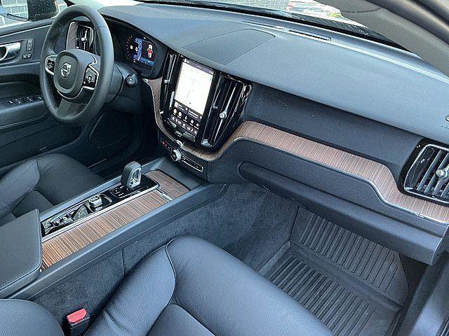 Certified 2024 Volvo XC60 B5 Plus w/ Protection Package Premier AWD/4WD image 20