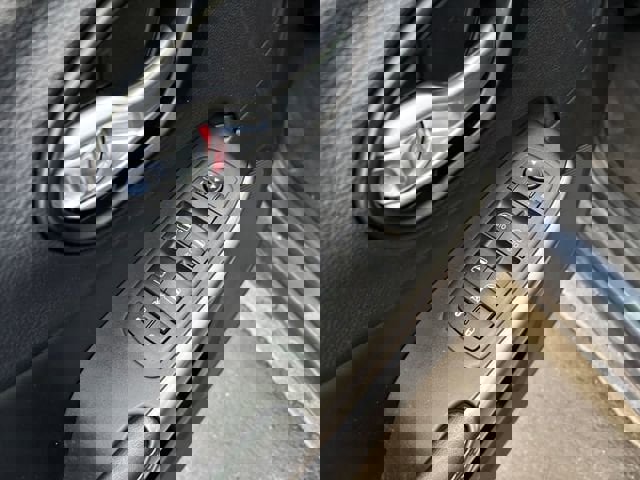 Used 2021 Jeep Cherokee Latitude w/ Mopar Interior Package image 11