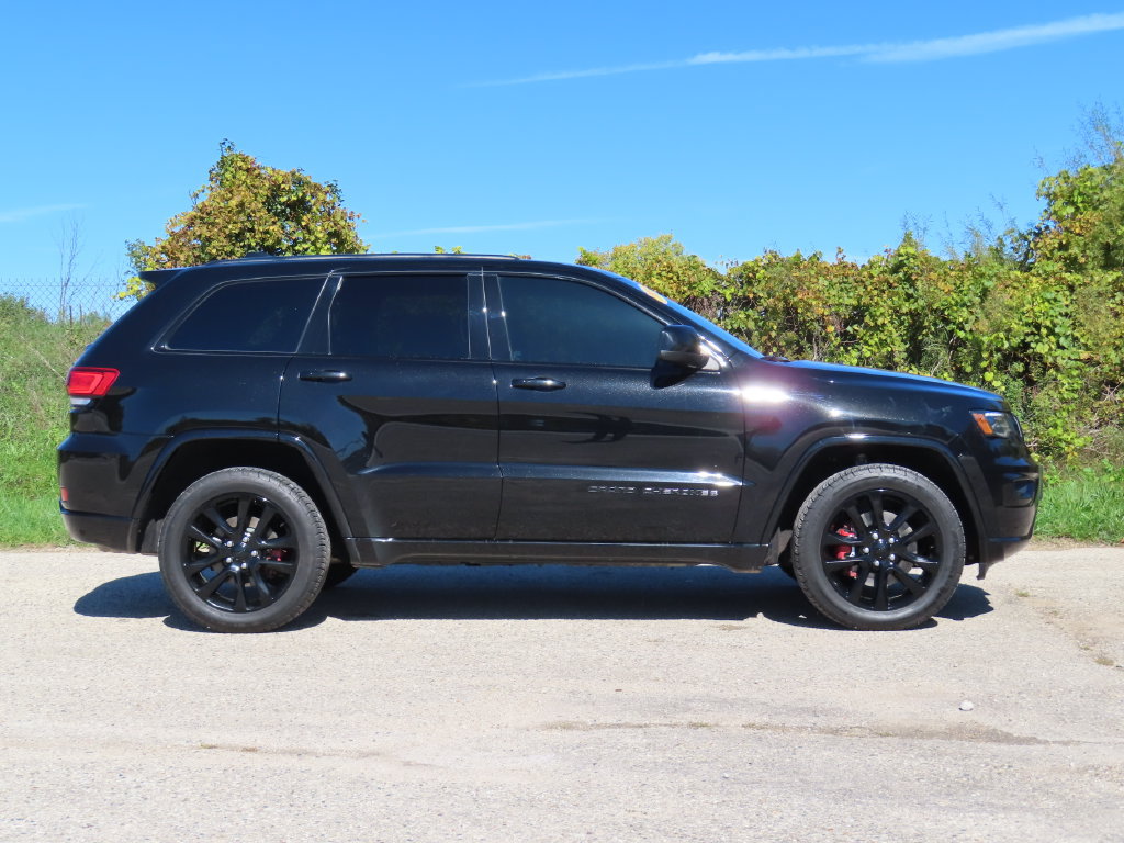 Certified 2021 Jeep Grand Cherokee Laredo X AWD/4WD image 2