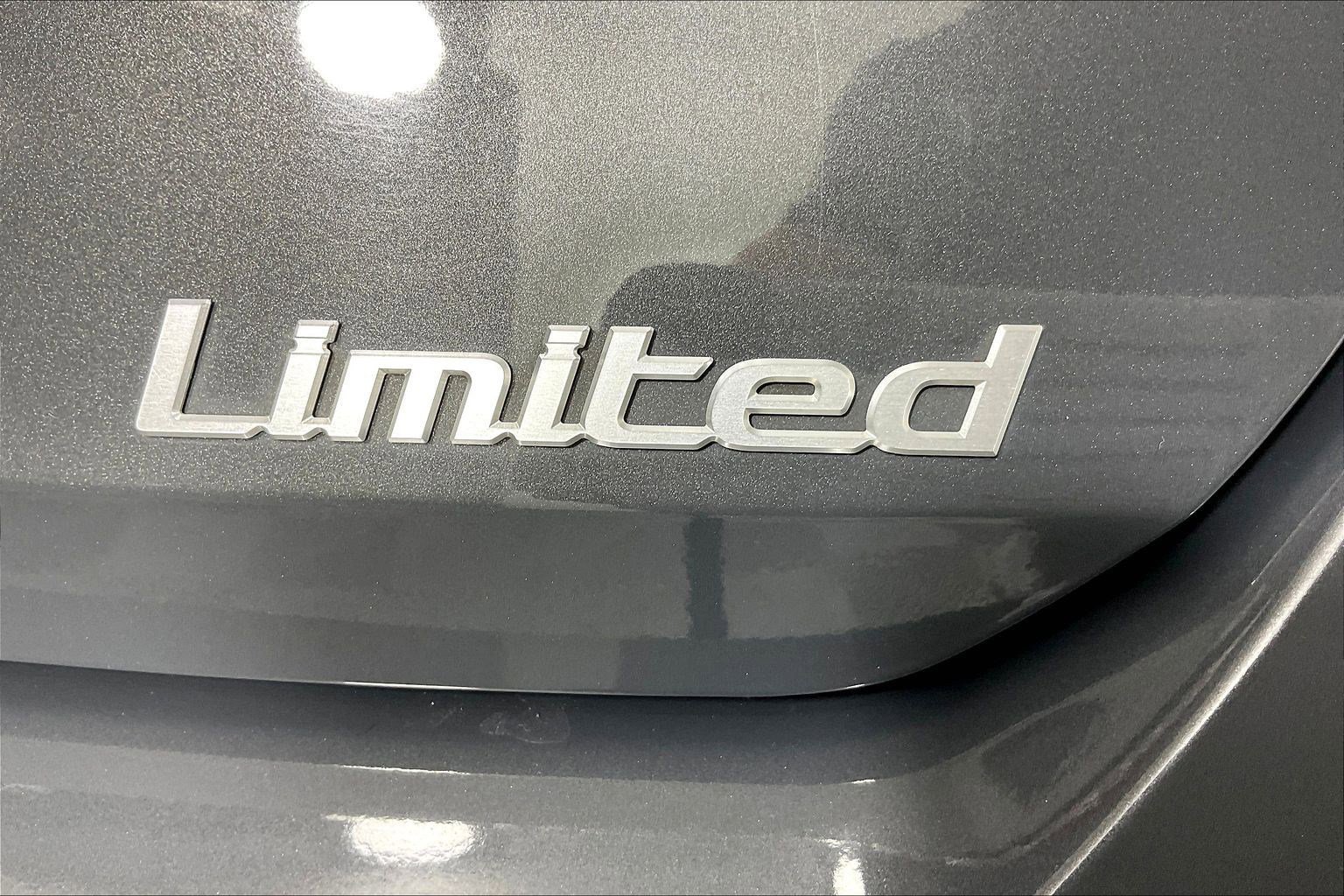 Used 2024 Hyundai Elantra Limited FWD image 23