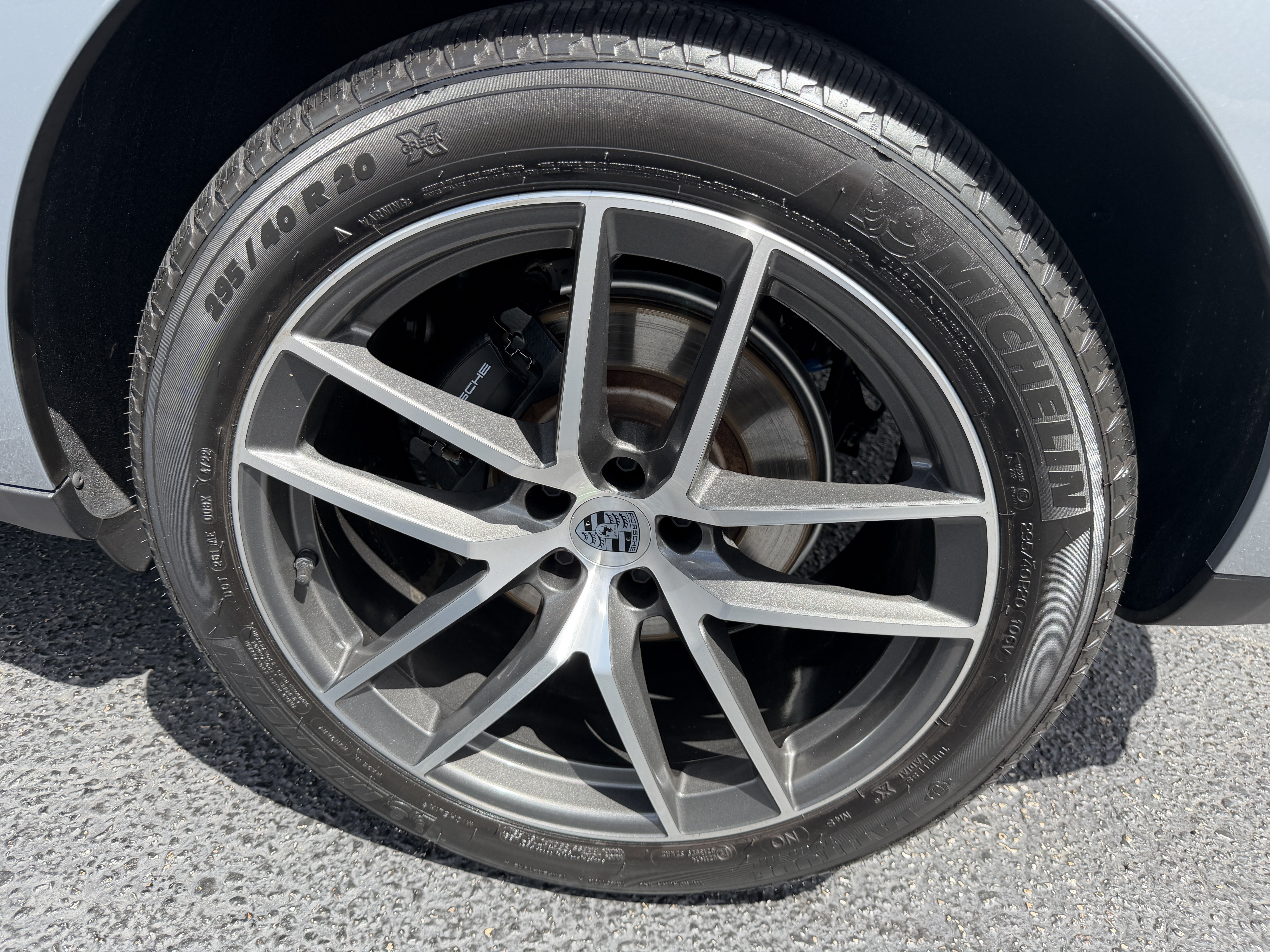 Certified 2023 Porsche Macan AWD/4WD image 9