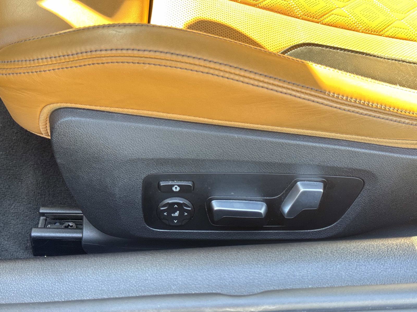 Used 2020 BMW M8 Coupe AWD image 16