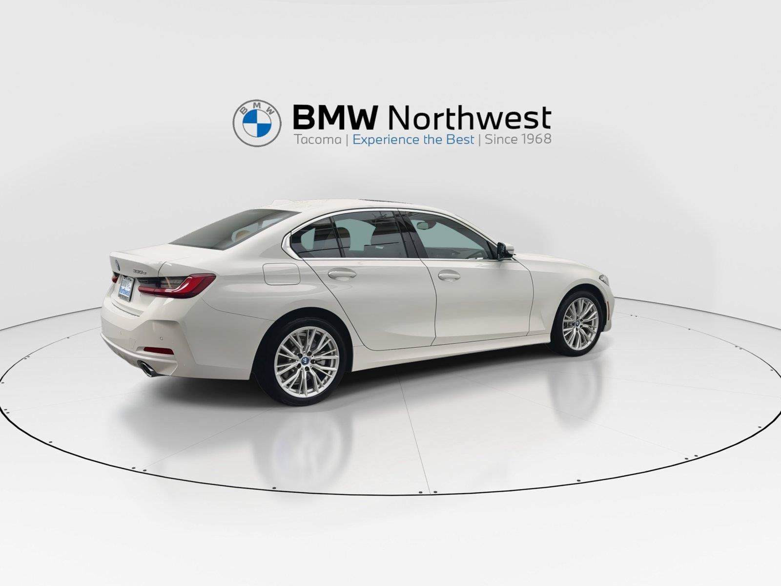 Used 2024 BMW 330e w/ Convenience Package RWD image 4