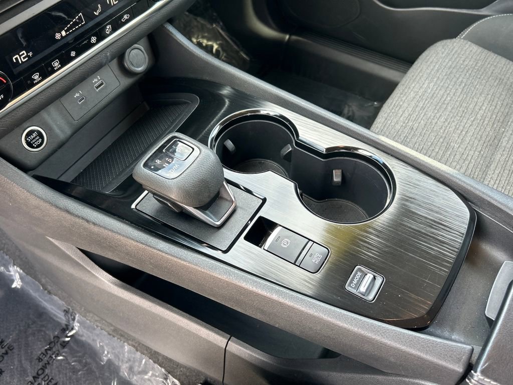 Used 2023 Nissan Rogue SV image 14