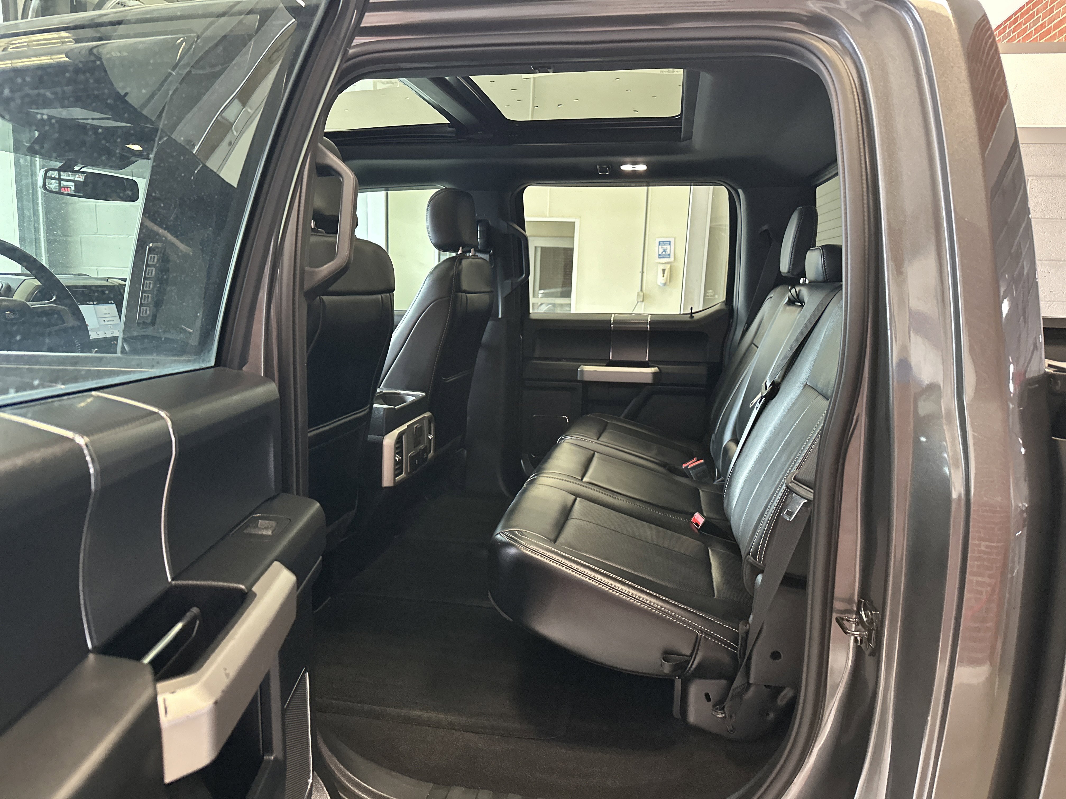 Used 2019 Ford F150 Lariat w/ Equipment Group 502A Luxury AWD/4WD image 7