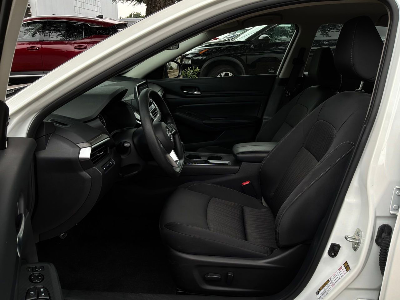 Used 2025 Nissan Altima 2.5 SV FWD image 10