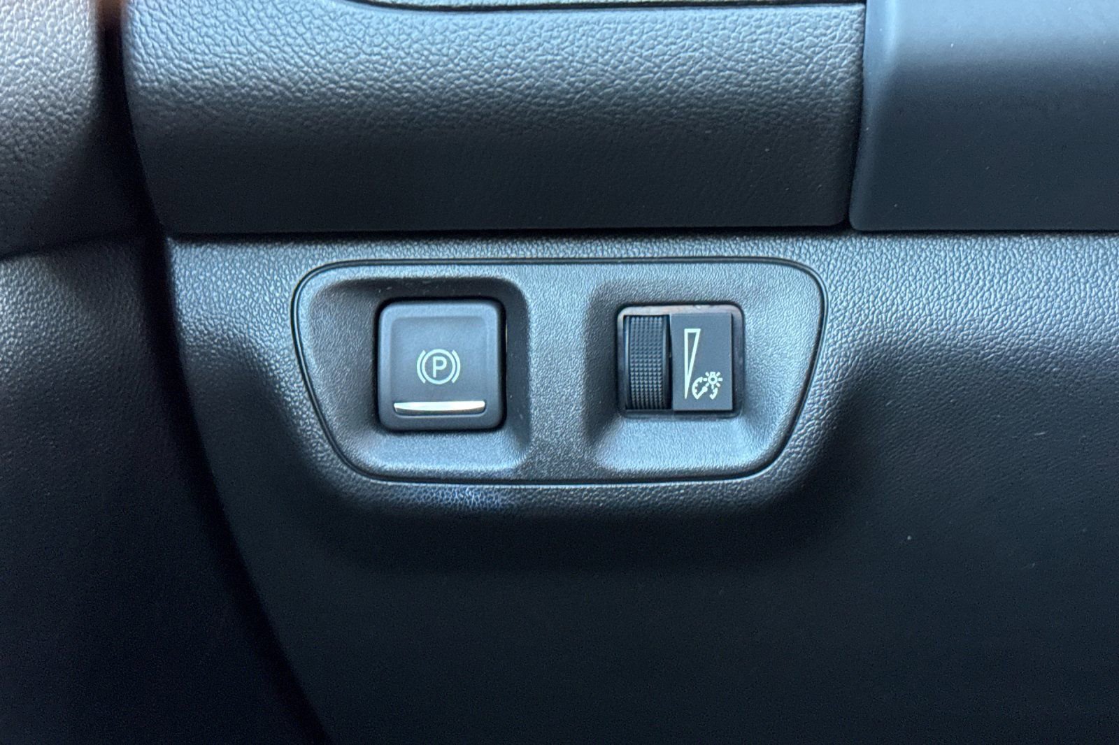 Certified 2023 GMC Acadia SLT image 32