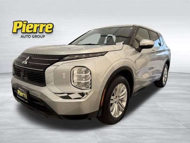 Used 2022 Mitsubishi Outlander ES image 1
