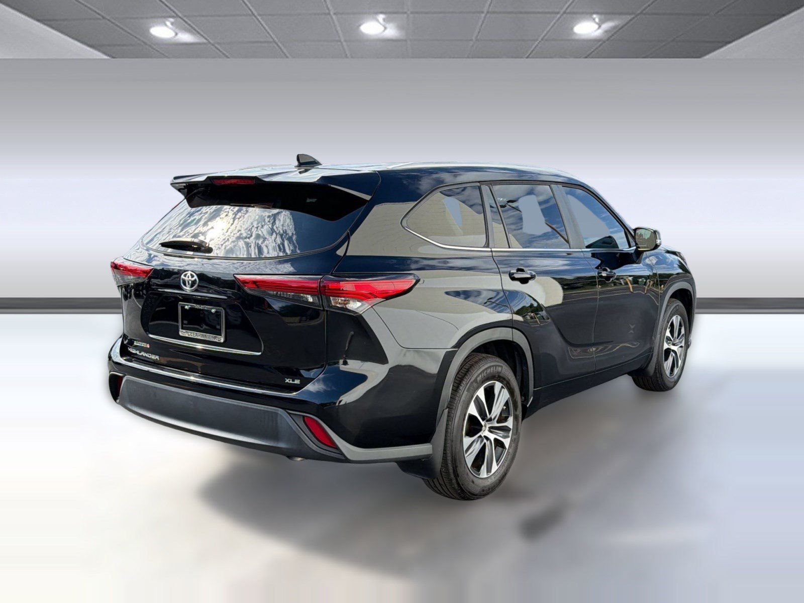 Used 2023 Toyota Highlander XLE FWD image 8