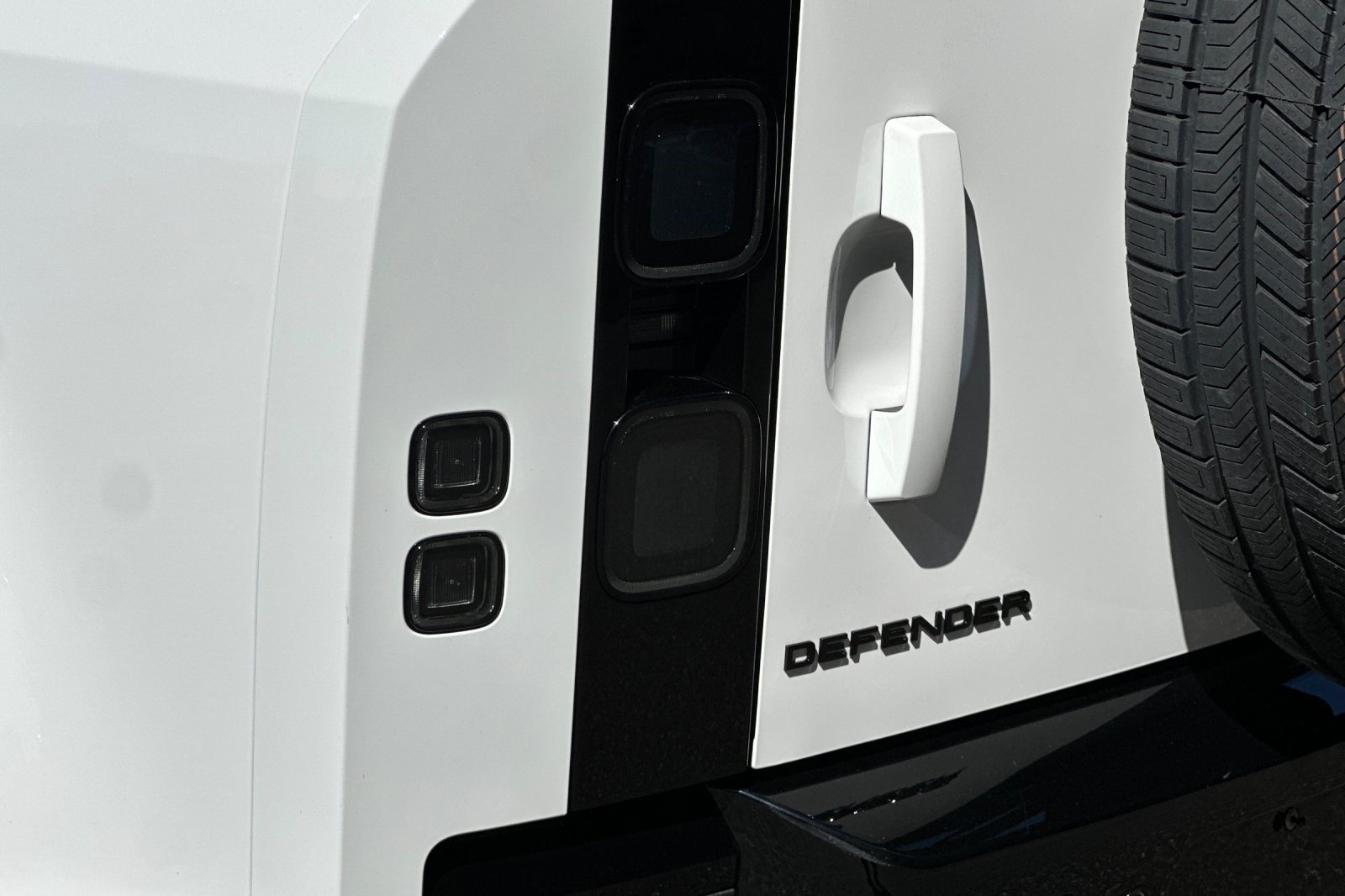 Certified 2026 Land Rover Defender 110 S AWD/4WD image 29