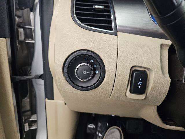 Used 2019 Ford Taurus SEL w/ Equipment Group 201A FWD image 19