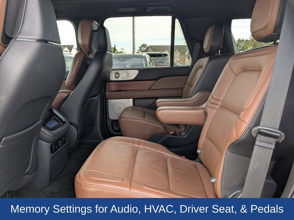 Used 2024 Lincoln Navigator Reserve image 16