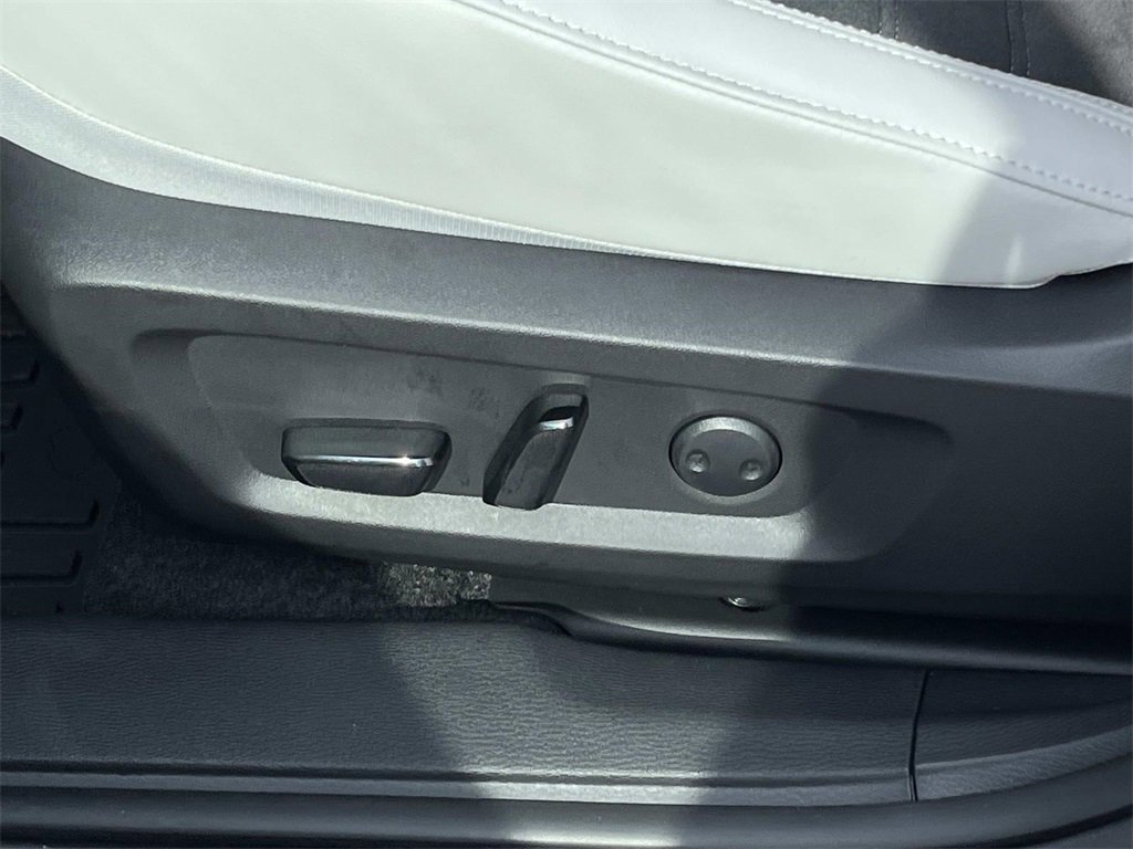 New 2026 Mitsubishi Outlander SE image 11