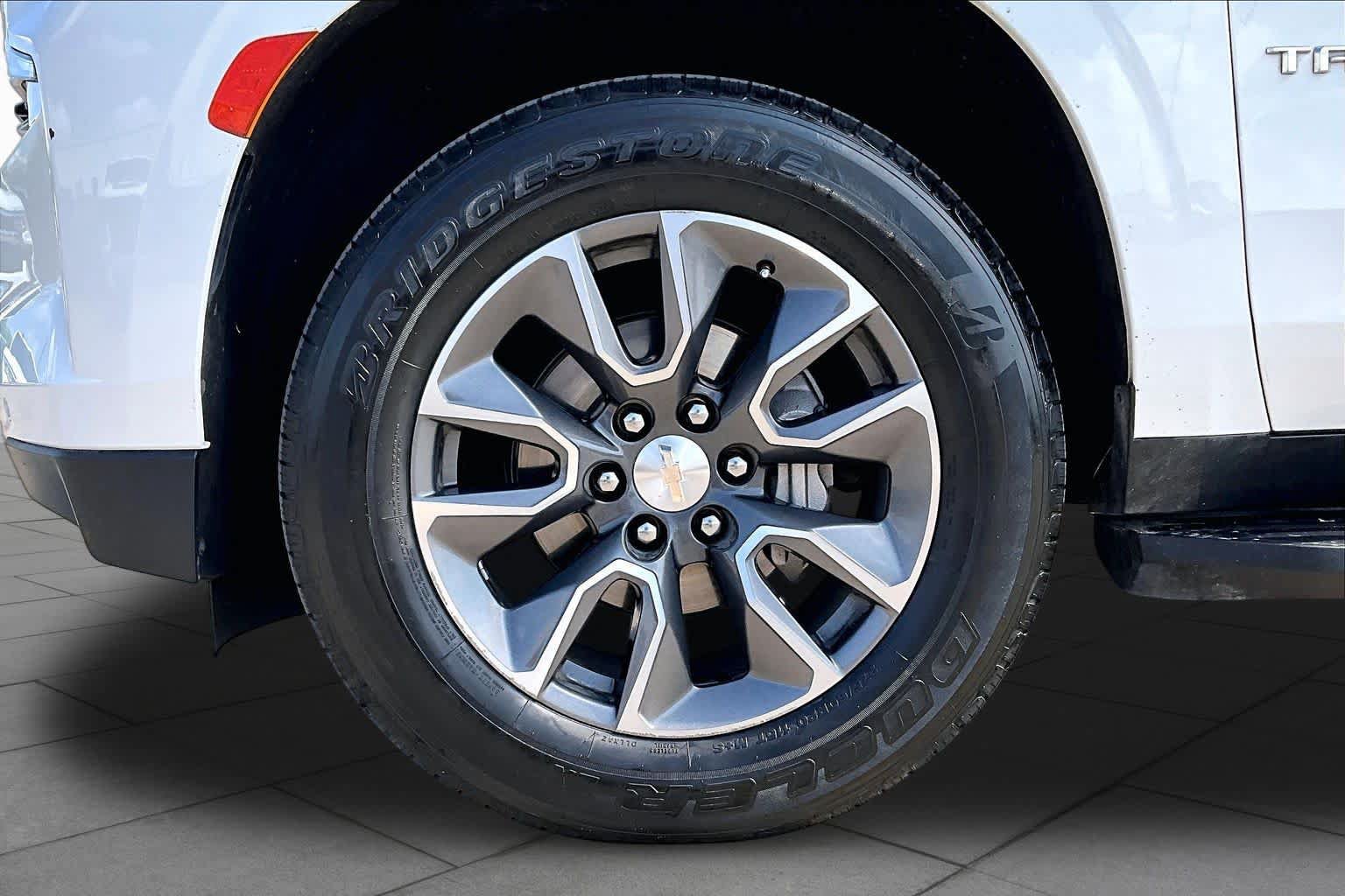 Used 2022 Chevrolet Tahoe LT w/ Luxury Package RWD image 11