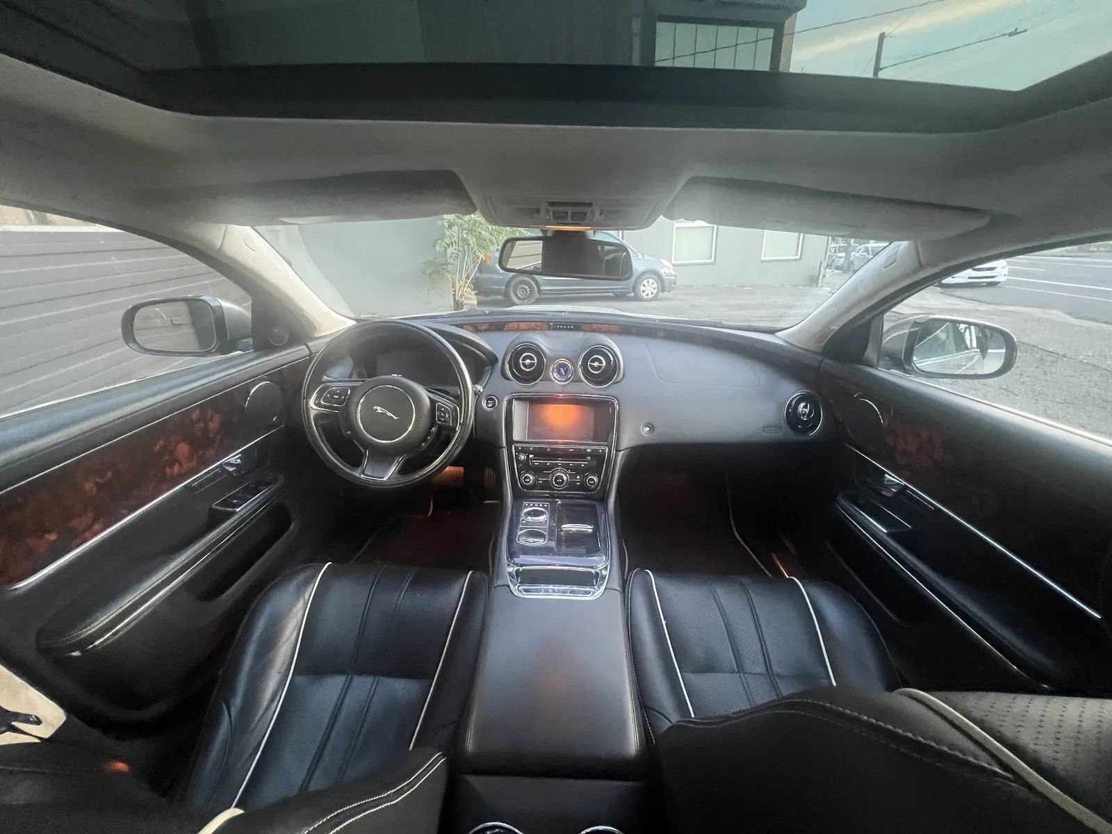 Used 2011 Jaguar XJ L RWD image 16