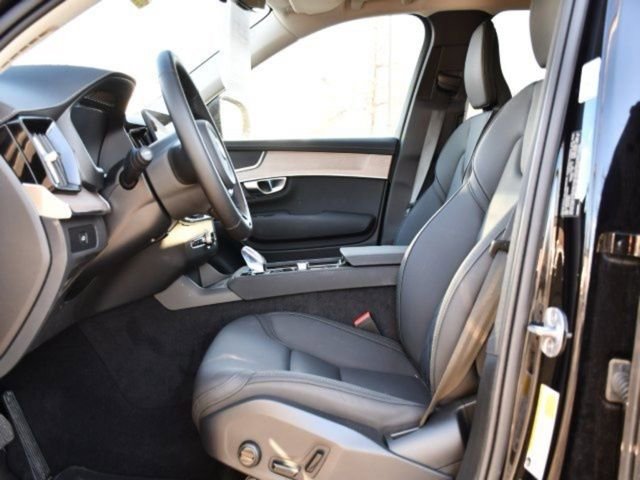 Used 2025 Volvo XC90 B5 Plus image 11