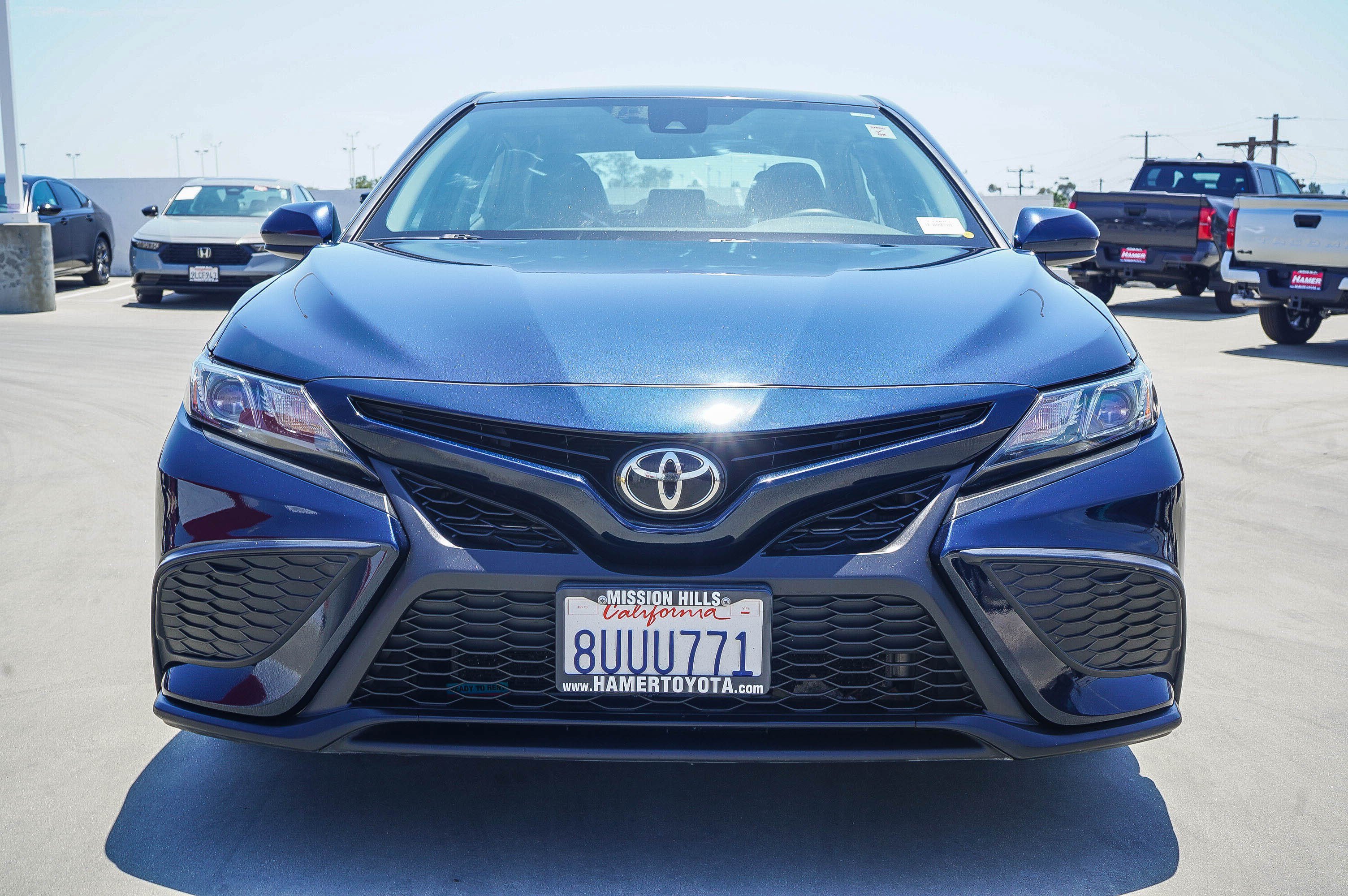 Used 2021 Toyota Camry SE w/ Carpet Mat Package (TMS) FWD image 2