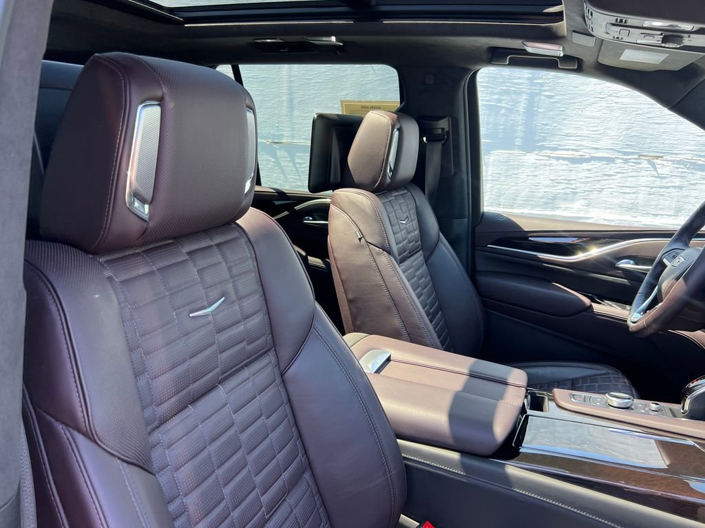 Certified 2024 Cadillac Escalade Premium Luxury Platinum AWD/4WD image 35
