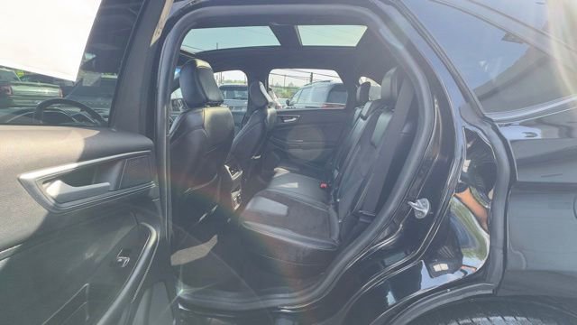 Certified 2020 Ford Edge ST w/ Cold Weather Package AWD/4WD image 17