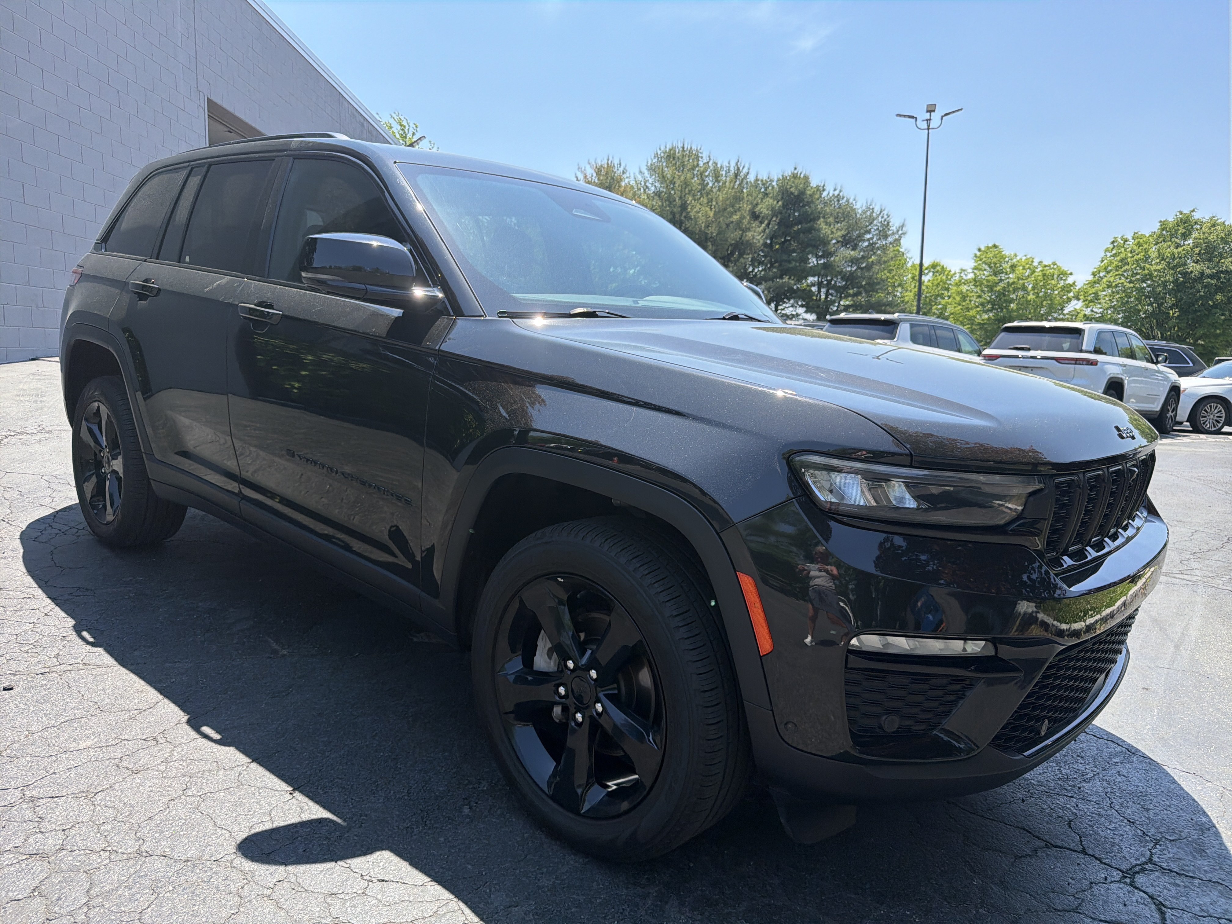 Certified 2024 Jeep Grand Cherokee Limited w/ Luxury Tech Group II AWD/4WD image 1