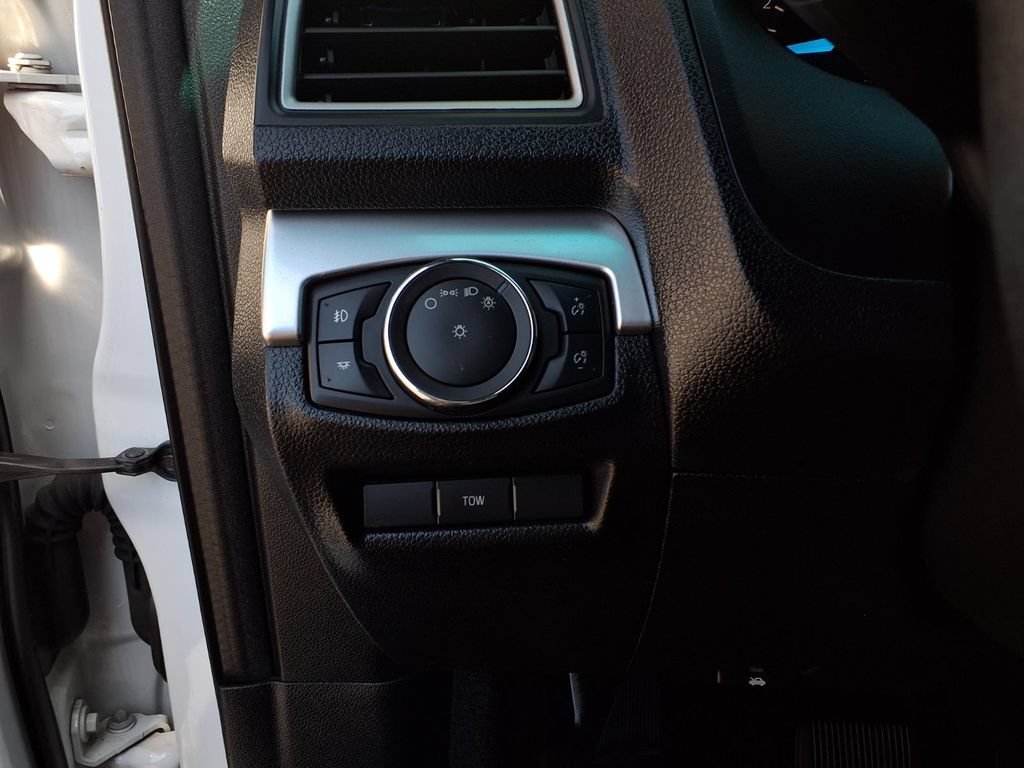 Used 2017 Ford Explorer XLT FWD image 14