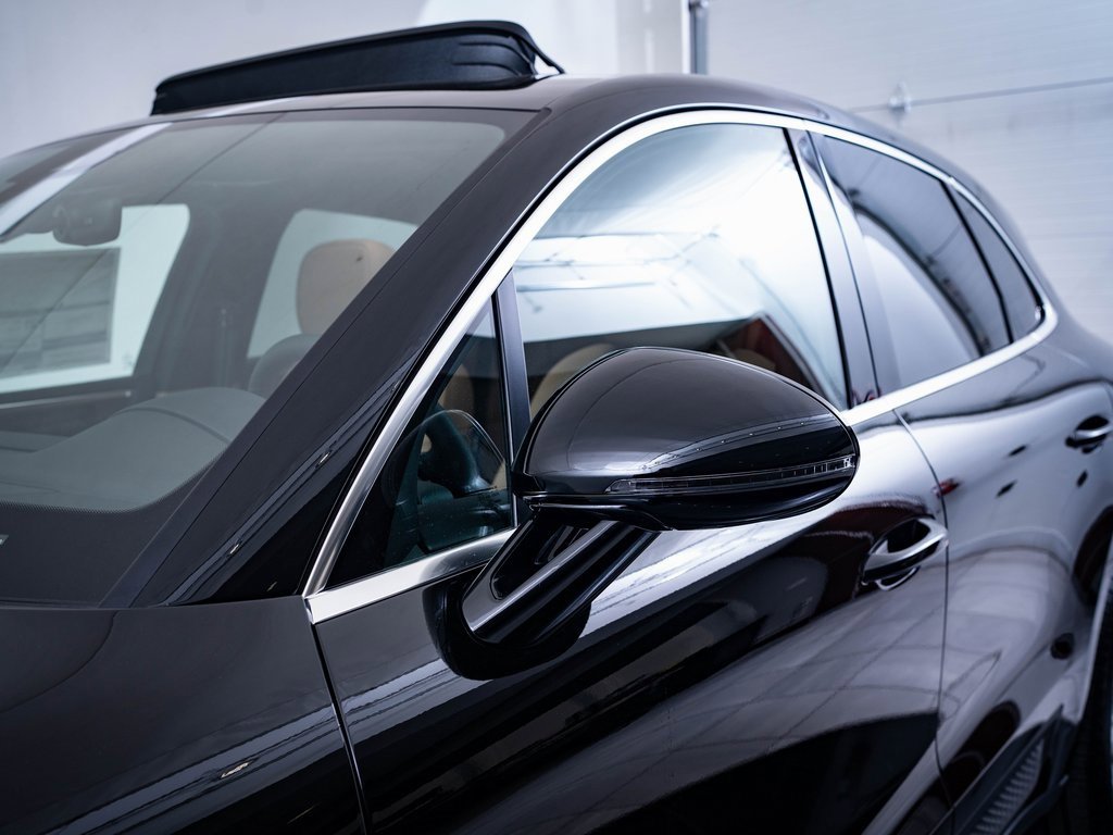 Certified 2025 Porsche Macan image 17