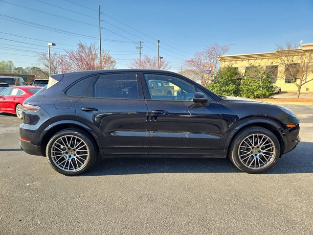 Used 2023 Porsche Cayenne Platinum Edition image 4