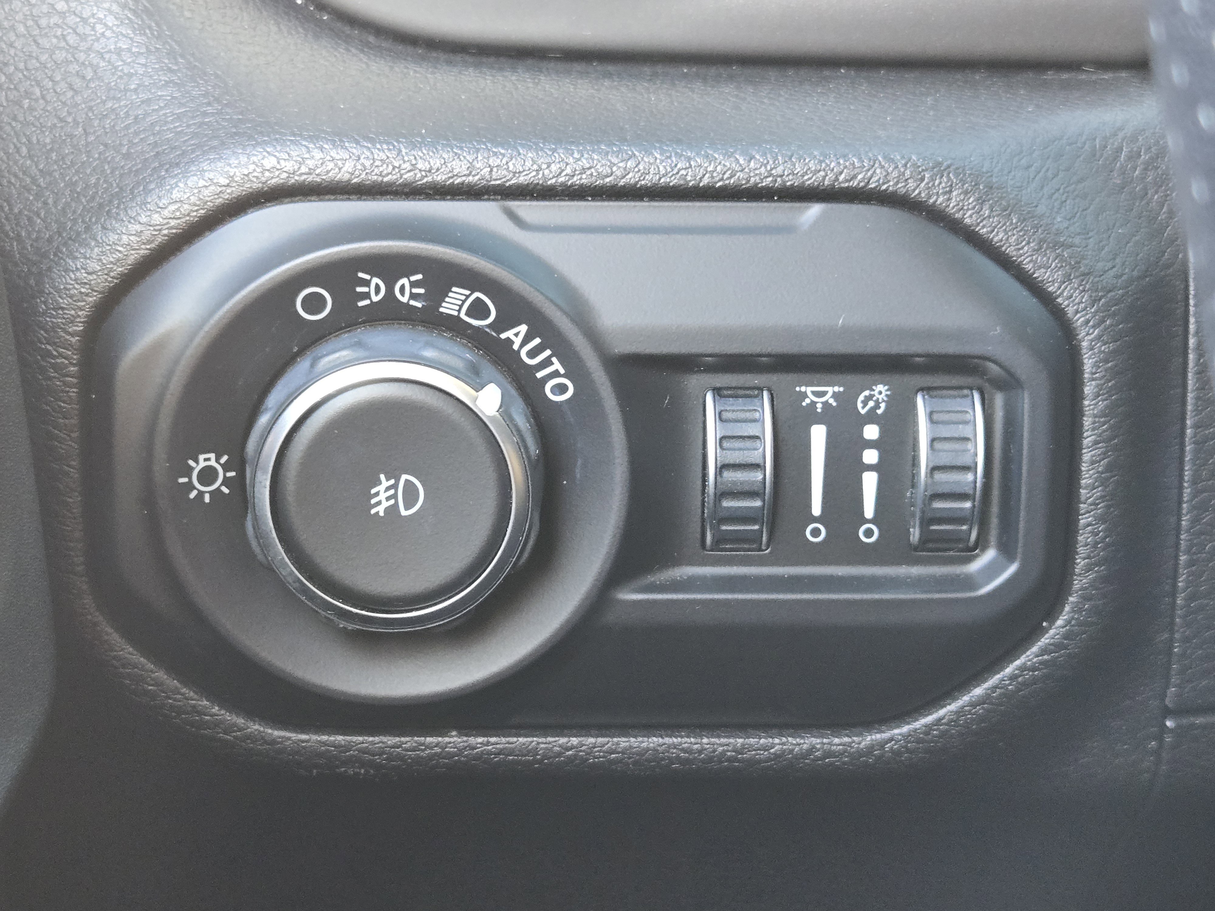 Used 2020 Jeep Wrangler Sport S image 24