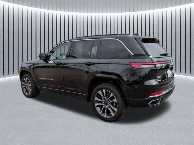 Certified 2024 Jeep Grand Cherokee Overland w/ Luxury Tech Group IV AWD/4WD image 12