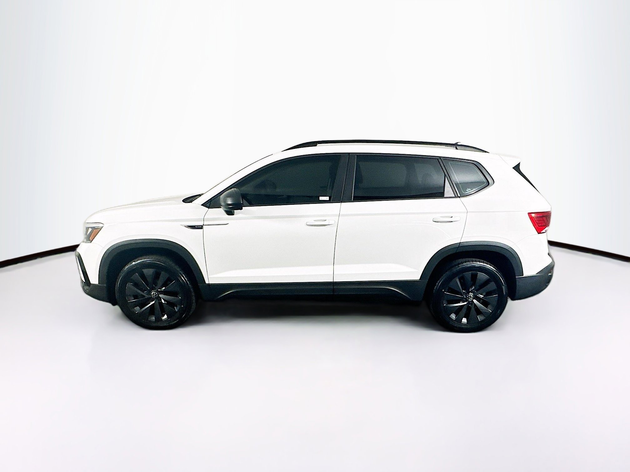Used 2022 Volkswagen Taos S FWD image 4