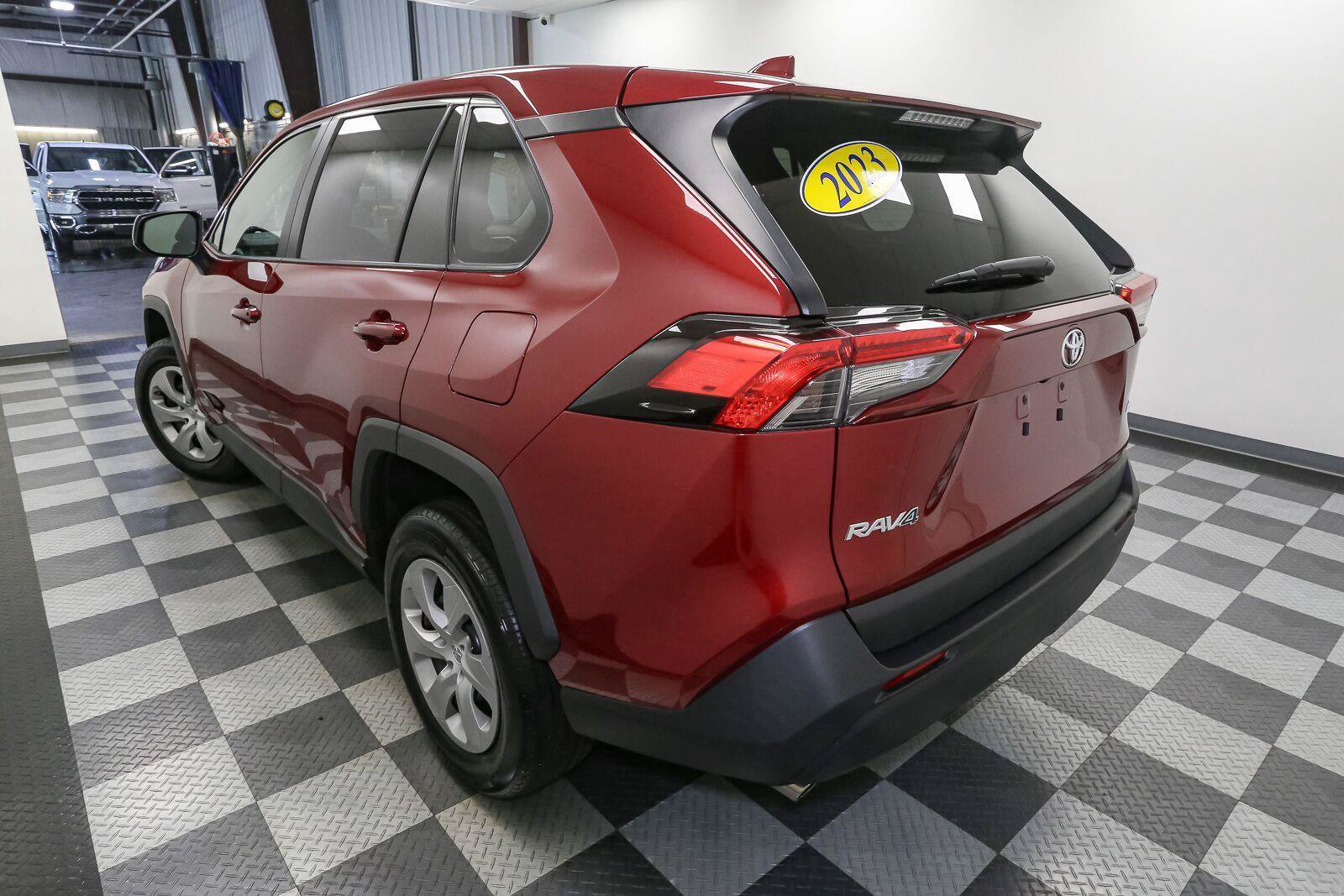 Used 2023 Toyota RAV4 LE FWD image 9