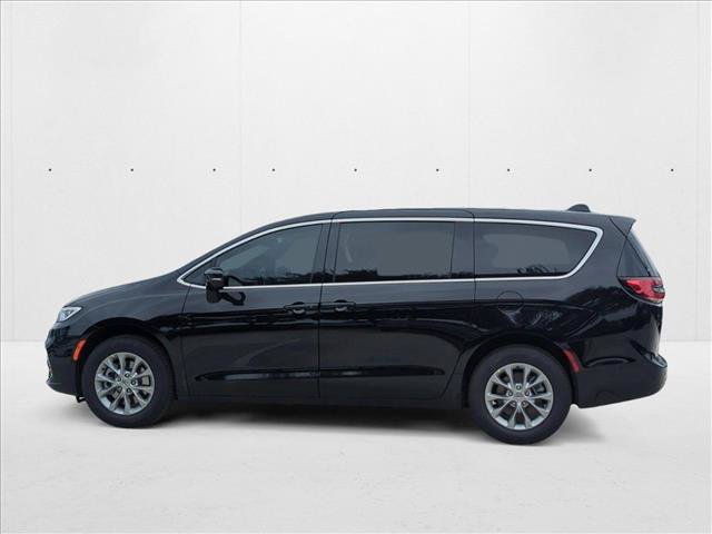 New 2025 Chrysler Pacifica Select AWD/4WD image 5
