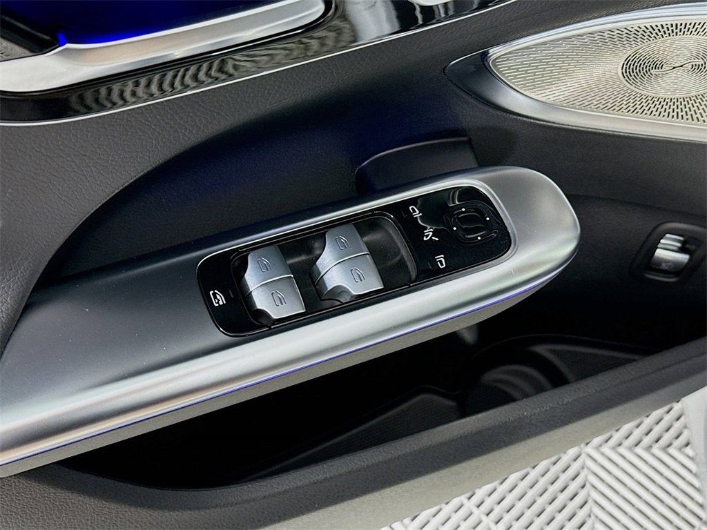 Used 2025 Mercedes-Benz C 300 4MATIC Sedan image 19