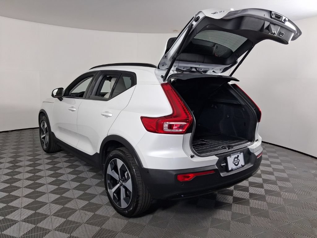 Certified 2026 Volvo XC40 B5 Plus AWD/4WD image 14
