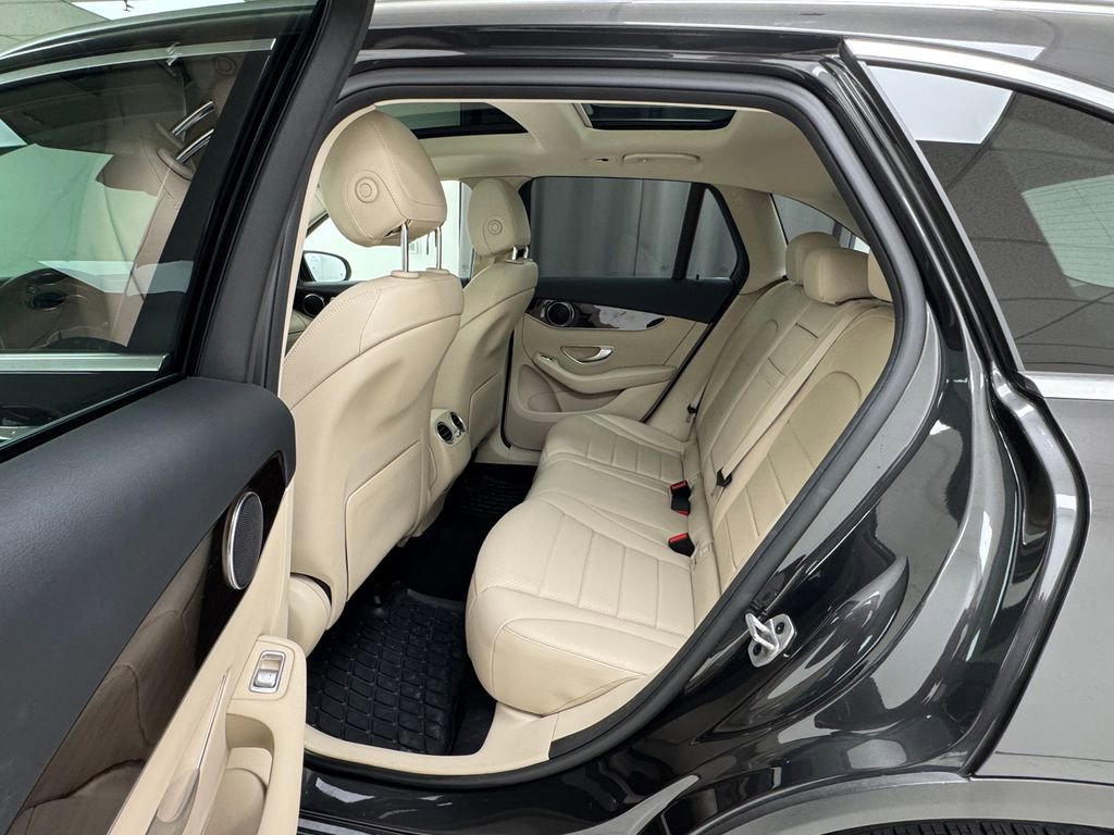 Used 2022 Mercedes-Benz GLC 300 4MATIC image 12