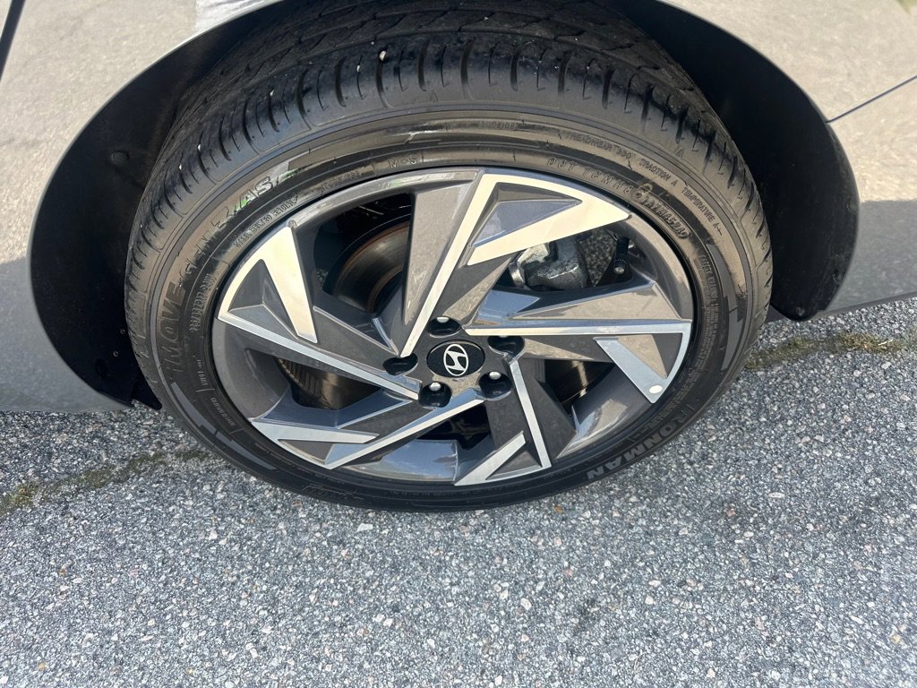 Used 2025 Hyundai Elantra SEL image 9