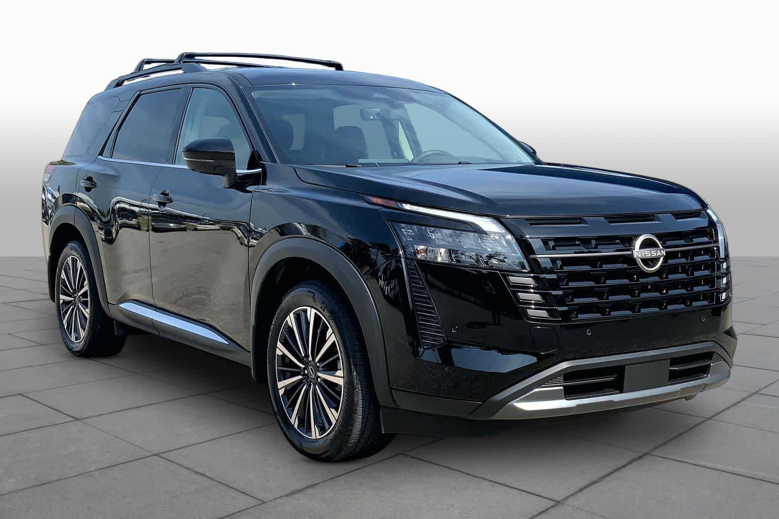 Used 2026 Nissan Pathfinder Platinum FWD image 2