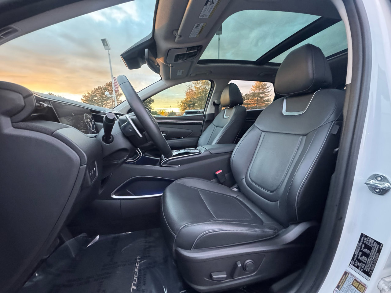 Used 2023 Hyundai Tucson Limited w/ Cargo Package image 6