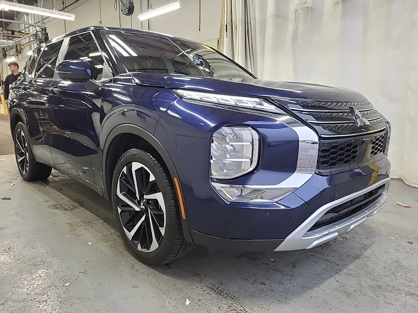 Used 2023 Mitsubishi Outlander SE Black Edition image 4