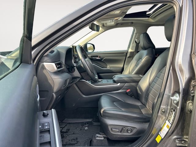 Certified 2024 Toyota Highlander XLE image 9