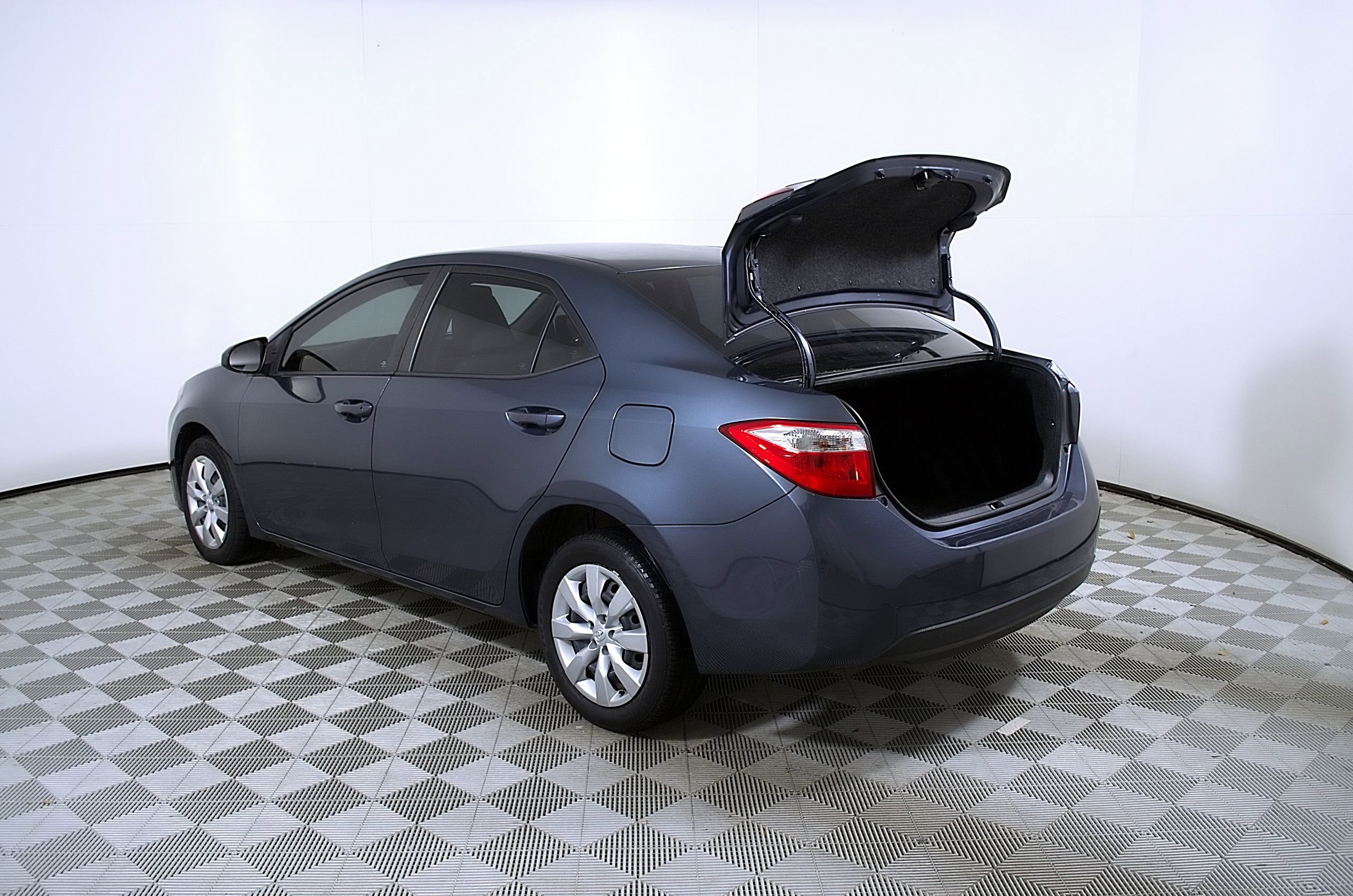 Used 2016 Toyota Corolla LE FWD image 10