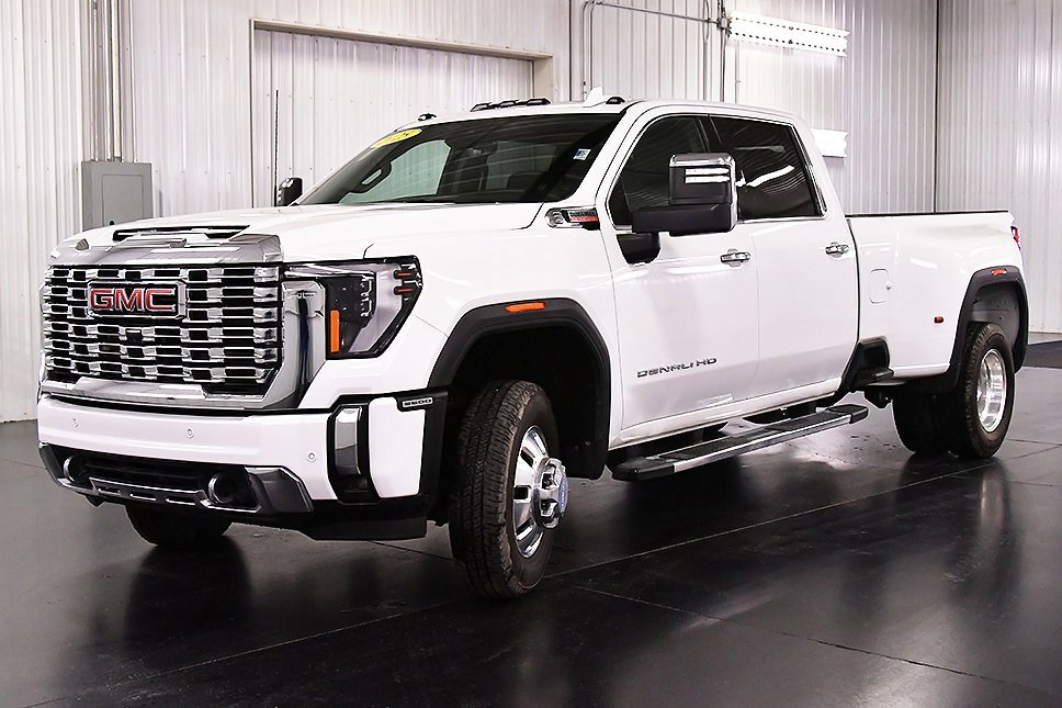 Used 2025 GMC Sierra 3500 Denali w/ Denali Reserve Package image 3