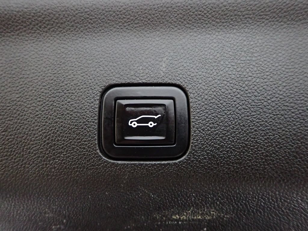 Used 2021 GMC Yukon XL SLT AWD/4WD image 17