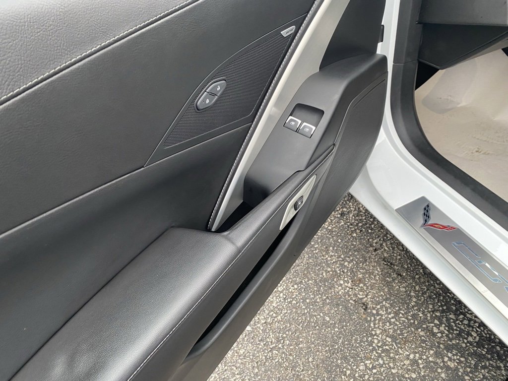 Used 2014 Chevrolet Corvette Stingray Coupe image 10