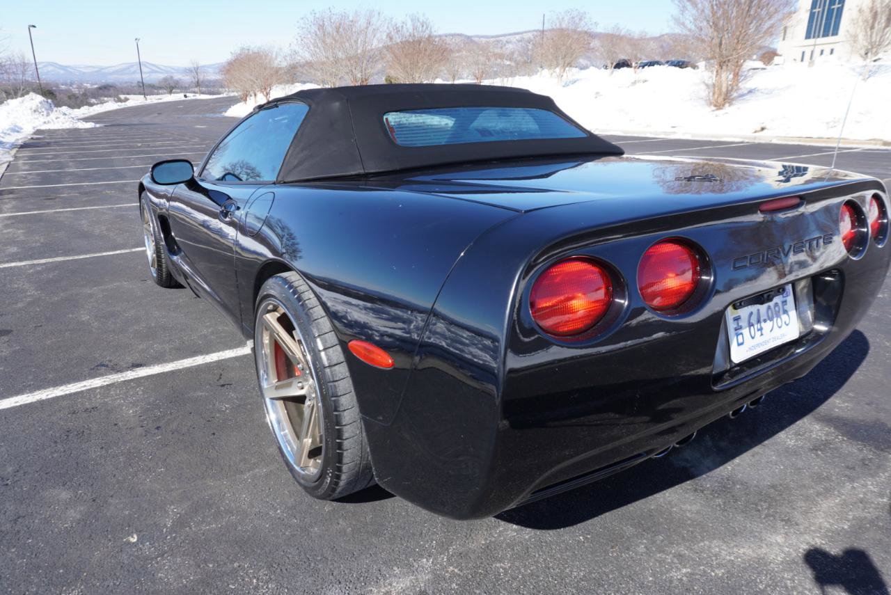Used 2004 Chevrolet Corvette 2dr Convertible w/ Preferred Equipment Group RWD image 8