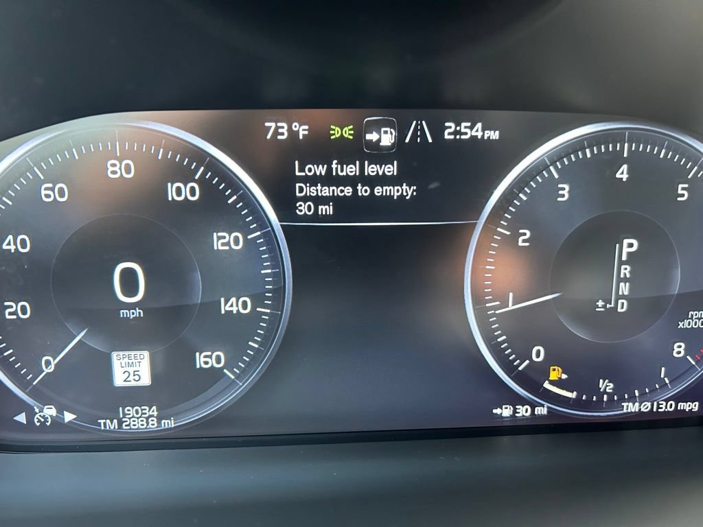 Certified 2022 Volvo XC90 T6 Momentum w/ Climate Package AWD/4WD image 18