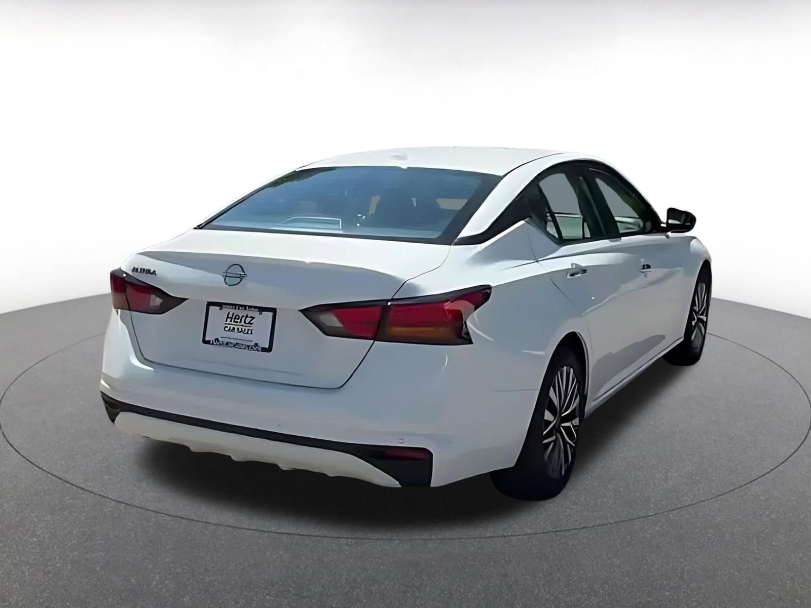 Used 2025 Nissan Altima 2.5 SV FWD image 14