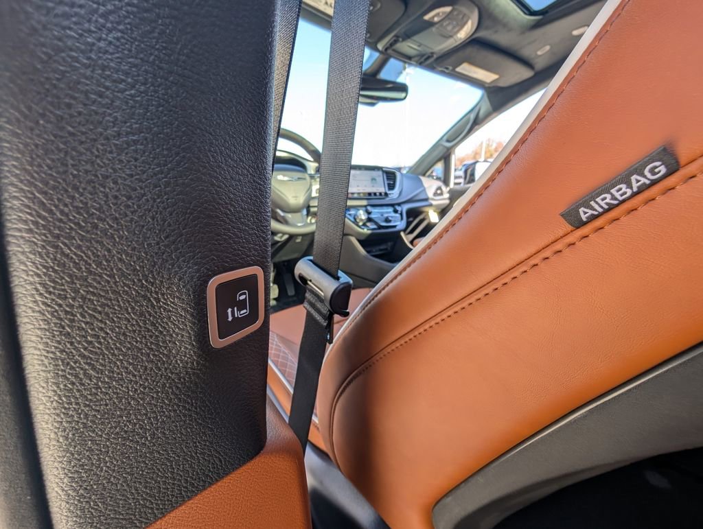 New 2026 Chrysler Pacifica Pinnacle w/ Trailer Tow Group image 19